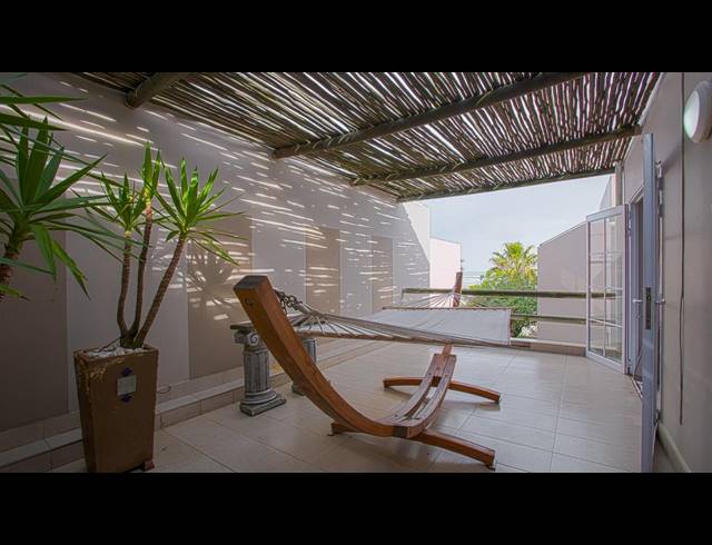 4 BEDROOM FREESTANDING TO LET IN MELKBOSSTRAND CENTRAL